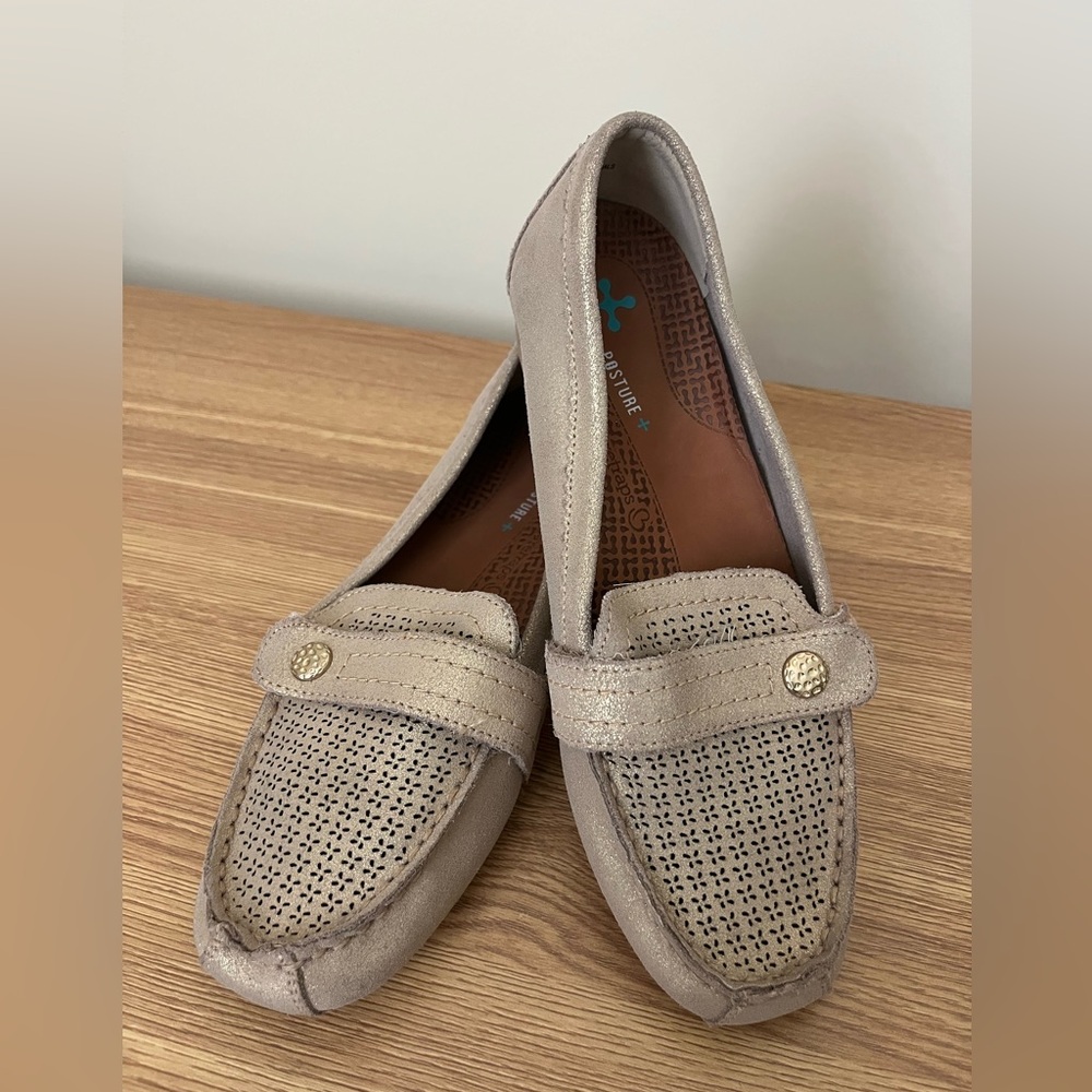 Baretraps Posture Comfort Perforated Leather Gold Oakes Loafers
